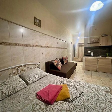 Studio Apartment Metro Pechersk Kyiv Exterior photo